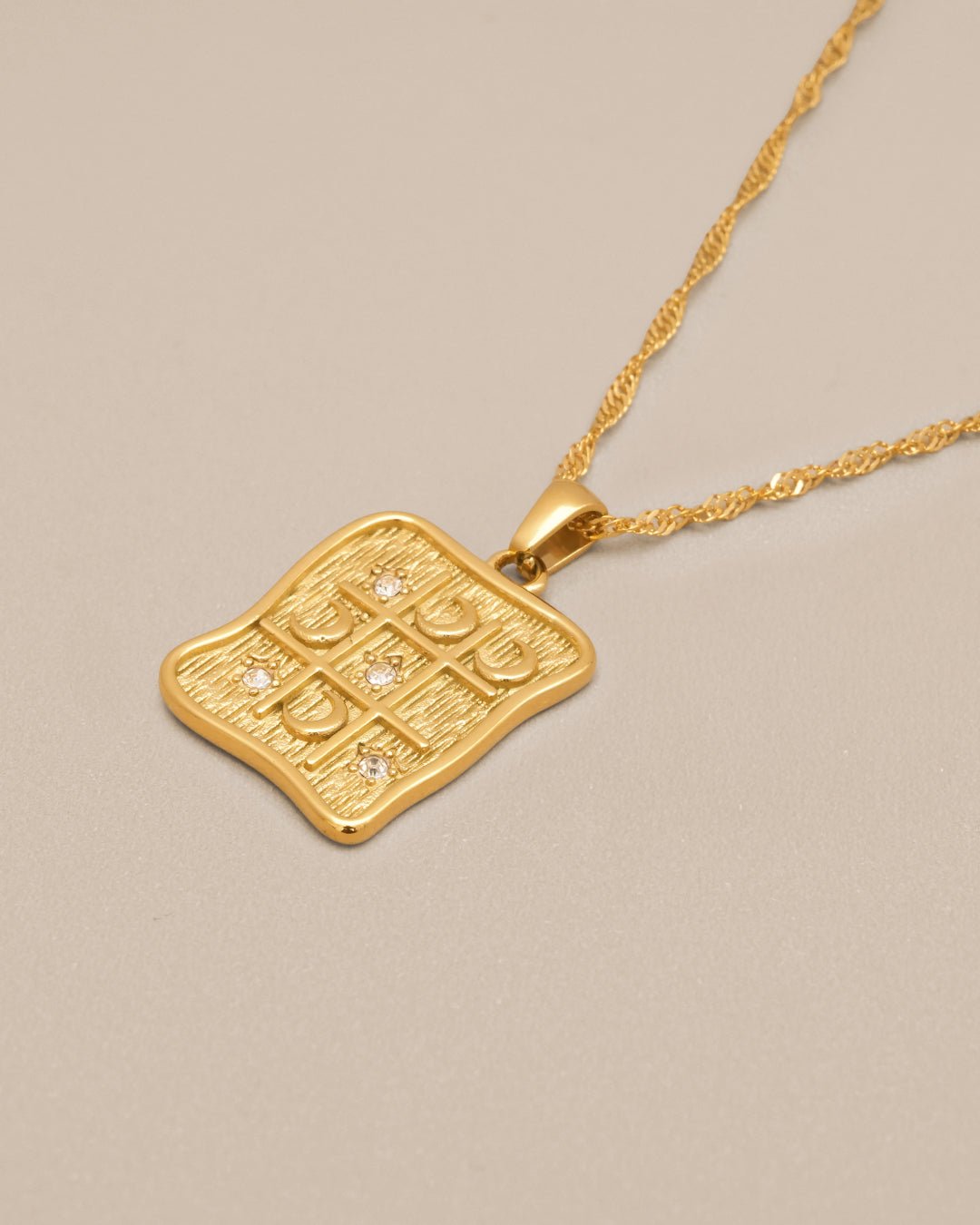 Curvy Compass Necklace - Oia Boutique