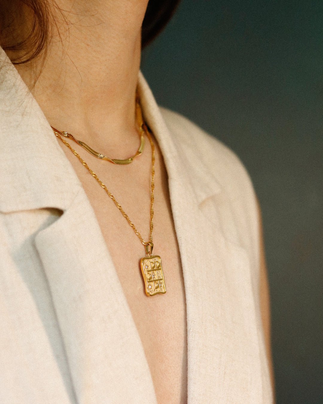 Curvy Compass Necklace - Oia Boutique