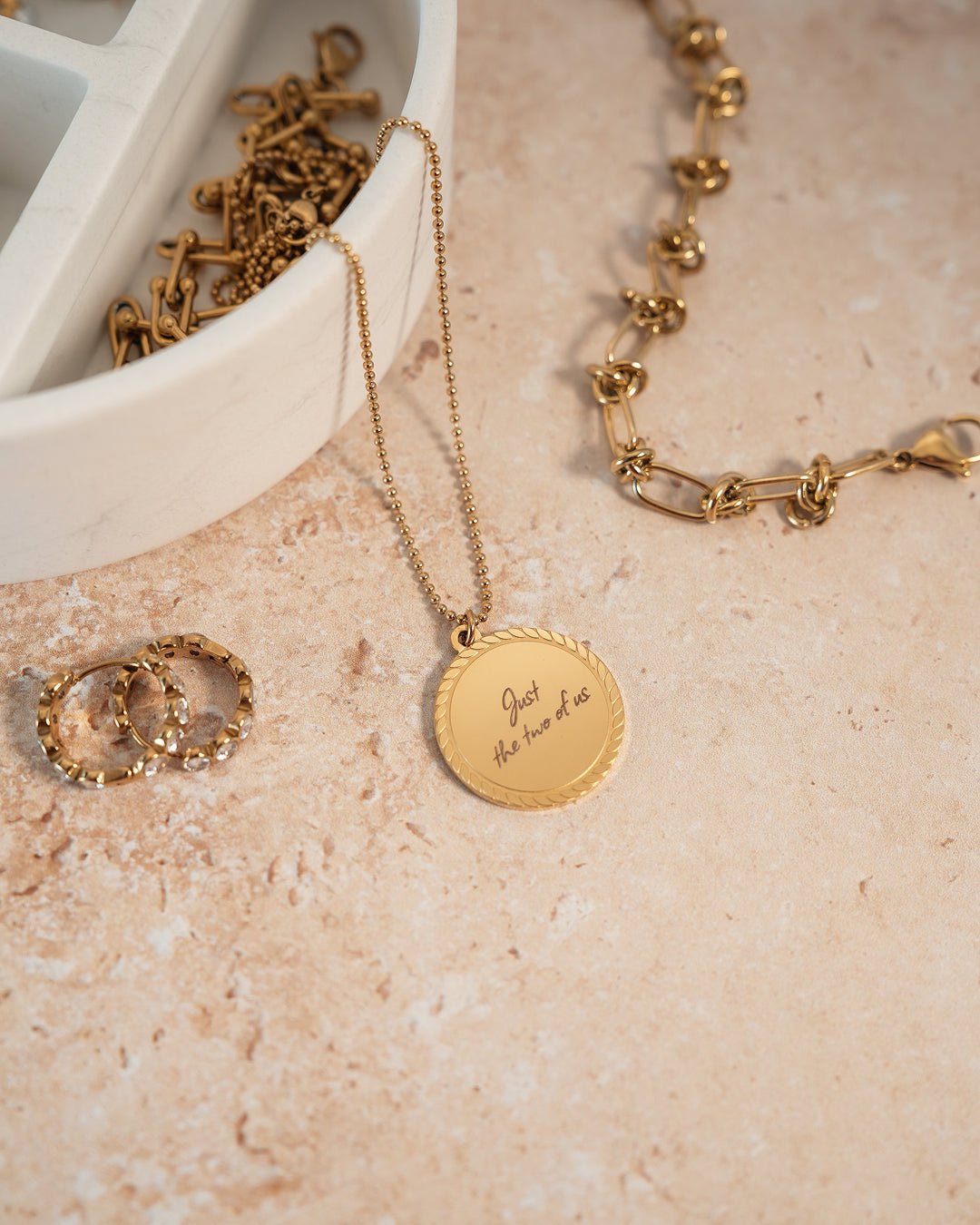 Engravable Round Gold Pendant Necklace - Oia Boutique