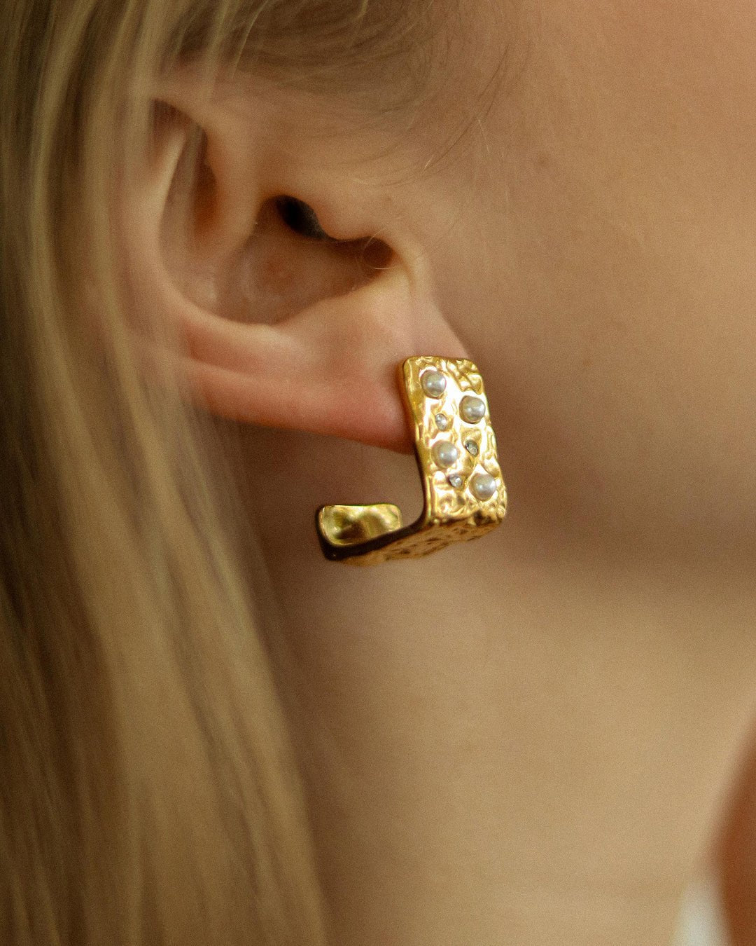 Hammered Texture Pearl Earrings - Oia Boutique