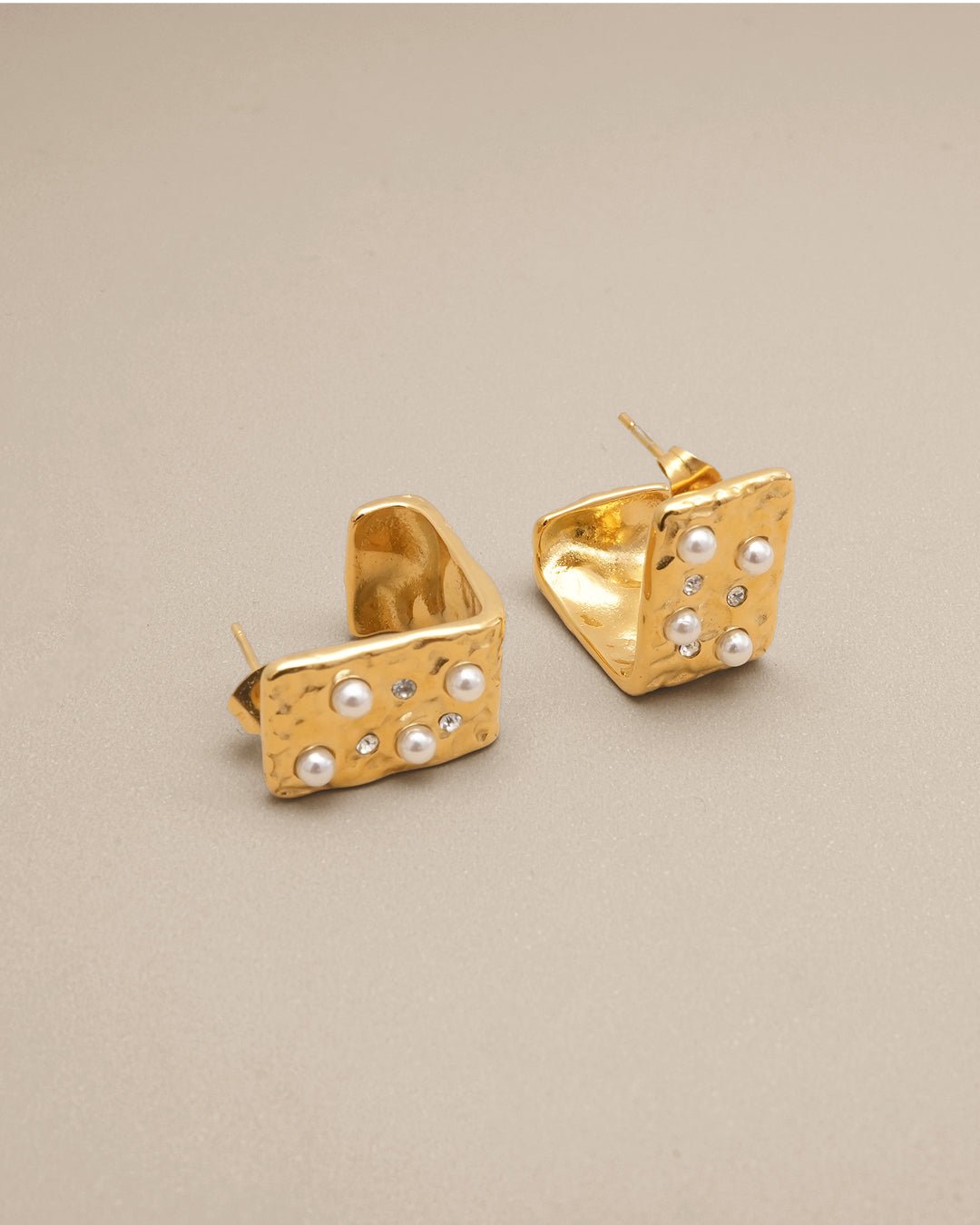 Hammered Texture Pearl Earrings - Oia Boutique